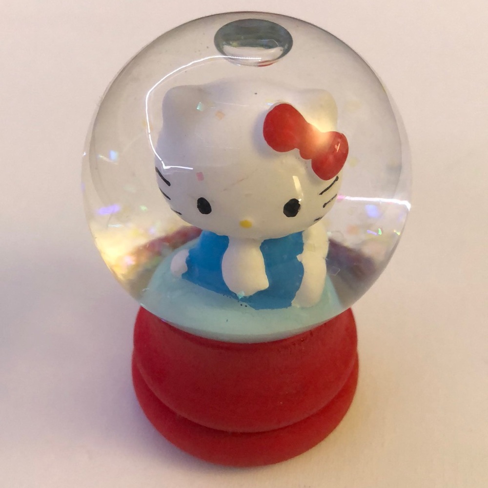Hello Kitty Miniature Snow Globe (Used)
